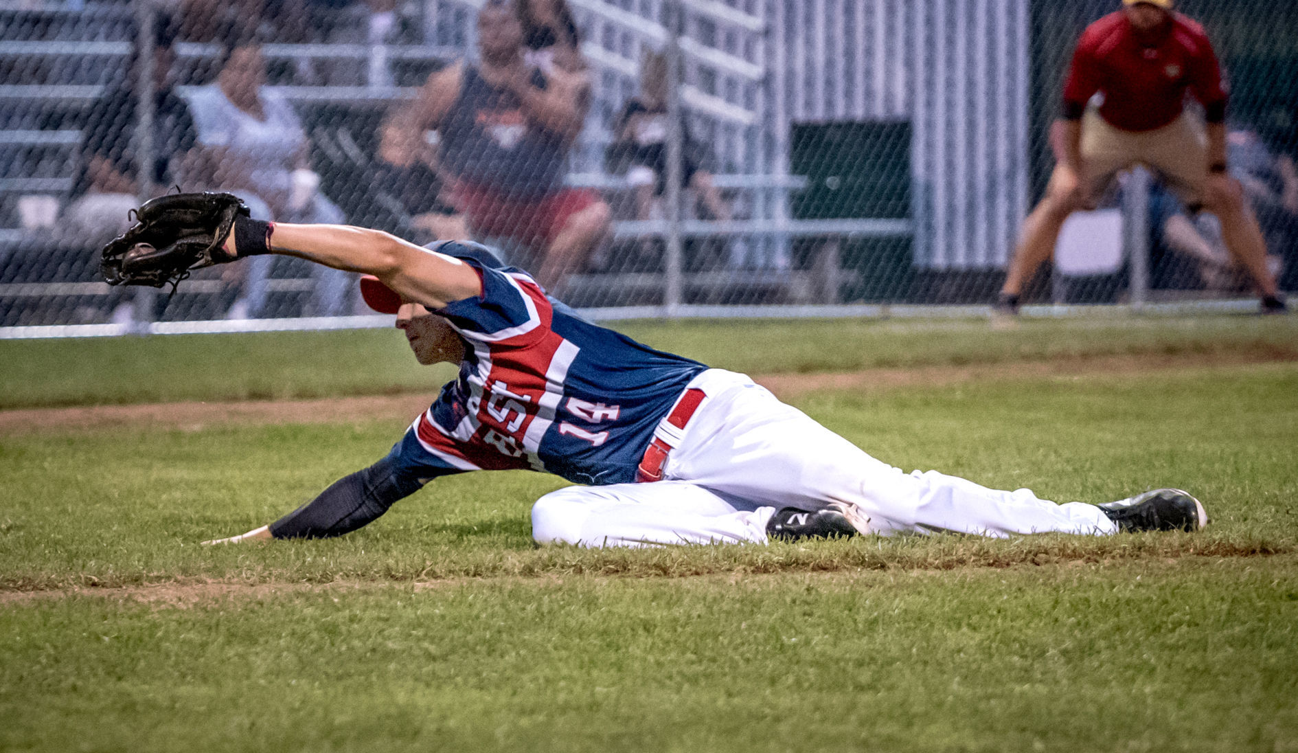 20180815-ce-sp Aiden Zimmerman diving catch dive